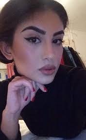 Edith Meza's Instagram, Twitter & Facebook