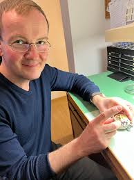 Ihr kompetenter Ansprechpartner in Stralsund für Uhren, Hiddenseer  Goldschmuck, Bernstein und fairen Ankauf von Altgold.