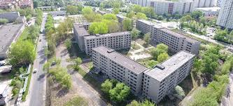 Oder starten sie eine neue suche, um noch mehr fotos bei imago images zu. Berlin Hohenschonhausen Neues Hof Und Hochhausquartier Mit Mehr Als 2 000 Wohnungen Belle Epoque Howoge Und Bezirk Starten Werkstattformat Fur Ehemalige Ddr Vertragsarbeitersiedlung Wohnungswirtschaft Heute