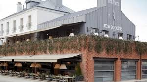 Ma Cocotte 106 Rue Des Rosiers 93400 Saint Ouen France Bar Design Awards Architecture Bar Design Restaurant
