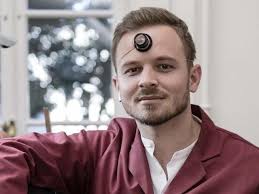 錶壇焦點》獨立製錶的全新篇章！LV路易威登與製錶新秀Rexhep Rexhepi發表自鳴計時陀飛輪雙面腕錶