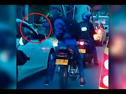 La policía incautó pistolas, una volqueta y siete motocicletas. Un Nuevo Atraco Tipo Fleteo Fue Grabado En El Occidente De Medellin Latinosnc Tv