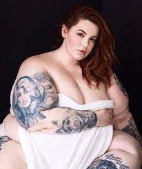 Plus-Size Model Tess Holliday Posts Nearly Naked Pregnancy Pic to Prove  She's Healthy