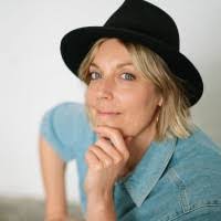 Christine Bayer's Instagram, Twitter & Facebook