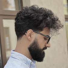 1001 Idees Coiffure Homme Tendance 2018 Un Degrade D Idees Coiffure Homme Cheveux Boucles Coiffures Pour Homme Frise Coupe Cheveux Homme