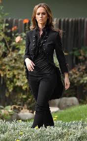 Jennifer Love Hewitt Photos Photos Jennifer Love Hewitt On The Set Of Ghost Whisperer Jennifer Love Hewitt Jennifer Love Hewit Jennifer Love