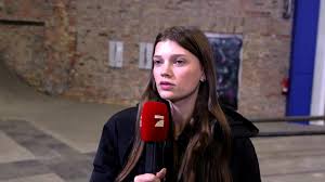 «my entire family is deaf. Germany S Next Topmodel Das Chanel Quiz Mit Chanel Nurnberger Blatt