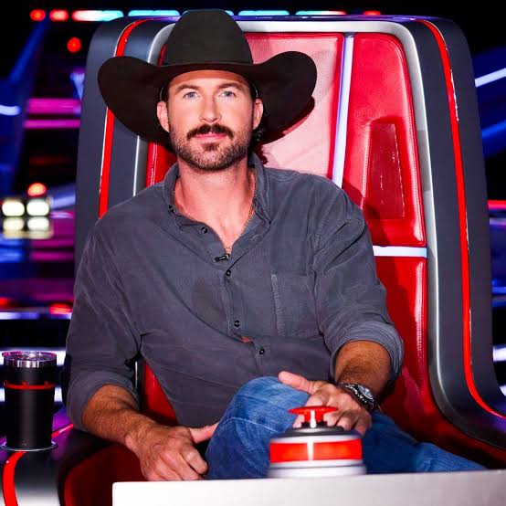 There are going to be some EPIC battles for Country Music talent on The  Voice! 🔥🎤 Country Music artist Riley Green and Kelly Clarkson will be  going head-to-head as they'll both be