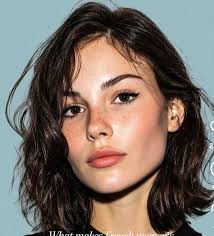 Hairstylist recommendations for blended layers and curtain bangs