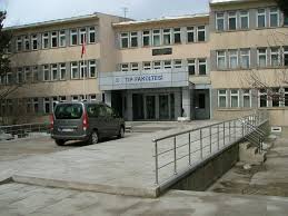 Bowling salonu, kendine ait sineması vs bulunan sukela bir kampüs içinde yer alır. Tip Fakultesi Mapio Net