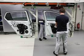 Volkswagen will ab kommenden montag in seinen werken in zwickau und bratislava wieder pkw produzieren. Volkswagen Startet Schrittweisen Wiederanlauf Der Produktion
