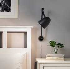Hægt að bæta við öðrum ljósum úr sömu línu. Skurup Arbeits Wandleuchte Schwarz Ikea Osterreich