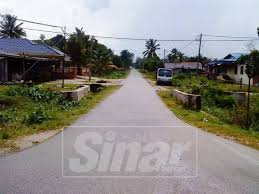 Hampir semua tanah yang berada di lingkungan tempat tinggalnya, merupakan miliknya. Kampung Chendering Dibuka Dengan Linangan Air Mata