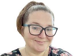 Kimberly Healey's Instagram, Twitter & Facebook