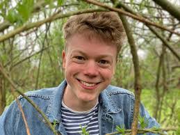 Ollie Thomas's Instagram, Twitter & Facebook