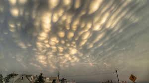 When occurring in cumulonimbus, mammatus are often indicative of a particularly strong storm. 102wf6sixj4lbm
