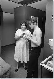 Apr 16, 2018 · when presley died in 1977, his father vernon presley became the executor of his estate but asked parker to remain in charge. Vernon And Gladys Presley Elvis Presley S Mother And Father Elvis Biography Elvis Presley Young Elvis Elvis Presley Family
