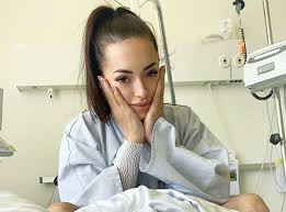 Romanian gymnast, larisa iordache, chases her nation's legacy. ContinuÄƒ Problemele Pentru Larisa Iordache Doctorii ElveÈ›ieni Au Fost UluiÈ›i Cum De A Putut Concura La Un Asemenea Nivel