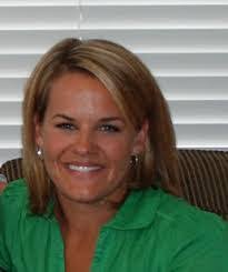 Julia Minchew's Instagram, Twitter & Facebook