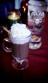 2 oz smirnoff kissed caramel, 1.5 oz apple juice. Smirnoff Kissed Caramel Cocoa Drink Caramel Vodka Yummy Drinks