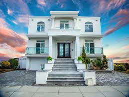 The different resort classes all have different sizes finally, most of us lump all these square feet together—but hotel designers know that bedroom square feet make much more of a difference in the livability of a room than the remaining components of square feet. 7500 Square Feet Land 4500 Square Feet Building For Sale In Long Island Uni