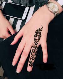 You can select a tattoo design that is much like a real. Simple Henna Tattoo Designs For Brides Arabia Weddings