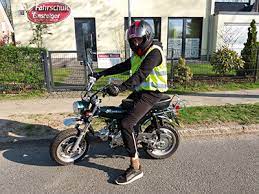 Üblicherweise wird die fahrschule ~~ kannst mit 15,5 jahren den am oder a1 machen, du kannst dann motocross mit 45km/h. Mofaprufbescheinigung Fahrschule Die Einsteiger In Heiligensee