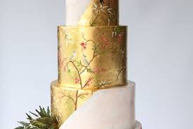 In today's video i'll be doing a bit of an experiment and testi. Gold Leaf Luxury Wedding Cakes
