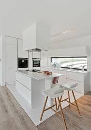 Tabourets De Bar 105 Designs Extraordinaires A Vous Couper Le Souffle Archzine Fr Decoration De Cuisine Blanche Cuisines Design Cuisine Moderne