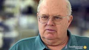 Người phát minh ra áo vest chống đạn từng thử bắn vào bụng để chứng minh  cho tất cả mọi người