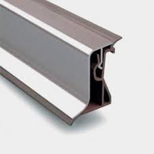 Finalmente es importante destacar, que todas nuestras encimeras comparten una línea de diseño con productos de otras familias de teka, como campanas, hornos o. Copete De Aluminio Inox Para Encimera De Cocina En Aglomerado