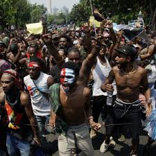 Mahasiswa papua yang sedang berkumpul di asrama kamasan surabaya, dikepung oleh beberapa aparat. Papua Protests Why Is The Indonesian Province Of Papua Experiencing Unrest