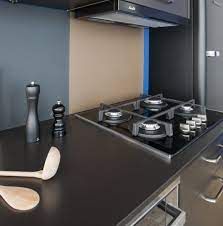 Avec un point deau et un pole cuisson cet ilot central rectangulaire est au centre de toutes les attentions dans la cuisine. Choisir Sa Table De Cuisson Pour Sa Cuisine Equipee