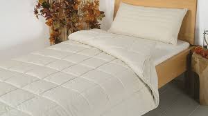 Bevor du dich an eine grundreinigung der matratze machst, wandern bettbezüge, matratzenschoner und auch ganze bettdecken und kissen am besten in die waschmaschine. Hanf Duo Bettdecke Canapa Okologisch Konsequent Schadstoffgepruft