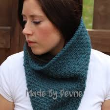 Bandit. Bandana Cowl Knitting Pattern . Chunky Knit Triangle Cowl Neck  Scarf Pattern . Knit Kerchief Cowl Pattern . Pdf Instant Download