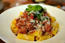 Connaissez Vous Le Secret Des Vraies Pates A La Bolognaise Pate Bolognaise Recette Pate Italienne Recette Italienne