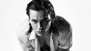 River phoenix in a scene from the film 'sneakers', 1992. Stilikone River Phoenix Vogue Germany
