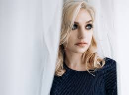 Shelly Laird's Instagram, Twitter & Facebook