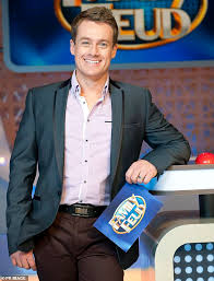 America's favorite gamer competes on celebrity family feud! Family Feud Grant Denyer Hosts Channel Ten Special Edition Daily Mail Online