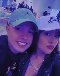 Ella es fina y lo somos ambos ,voy a la guerra por ella ,cual Rambo”😍💖