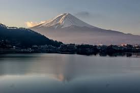 河口湖北岸的 風之露台kukuna 溫泉旅館 富士山在我窗外 逆富士窗景篇 林氏璧和美狐團三狐的小天地 japan travel natural landmarks