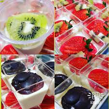Semasa stres, semestinya pencuci mulut akan diburu kerana kemanisannya kadangkala dapat mengurangkan rasa stres. Sejukkan Tekak Dengan Panna Cotta Italian Dessert Yang Lazat Berkrim Mudah Saja Resepinya