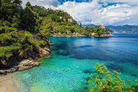 Lees beoordelingen van echte reizigers zoals jij en bekijk professionele foto's van de beste stranden in portofino op tripadvisor. Atemberaubende Bucht Und Kuste Mit Villen Direkt Am Meer Foto Vorratig Crushpixel