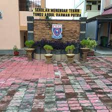This is the contact details of sekolah menengah teknik tunku abdul rahman putra, pulau pinang from malaysia's ministry of education (moe) website. Sekolah Menengah Teknik Tunku Abdul Rahman Putra College Engineering Building In Air Itam