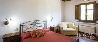 البيت المزرعة عن ال التعريف التلات على مقربة من فلورنس ليونارد