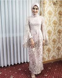 Baju kondangan mengikuti tren masa kini tentu menjadi keinginan banyak orang. Pin Di Model Baju Muslim