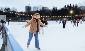 Best Outdoor Ice Skating Rinks in Chicagoland for Families