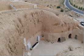 Le Village Troglodyte De Matmata Proche De Tataouine Dans Le Sahara Tunisien Maison Troglodyte Maison Enterree Habitat