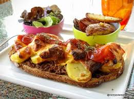 Restaurant Le Patio Au Havre Grosses Salades Tartines Garnies Et Plats Mijotes Plats Mijotes Tartine Gourmande Plat