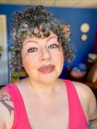 Yesterday a woman in my mentions spent her whole morning trying to tell my  lips were ugly. These lips!!! So I thought I would bless the timeline with  some lipstick selfies 😌